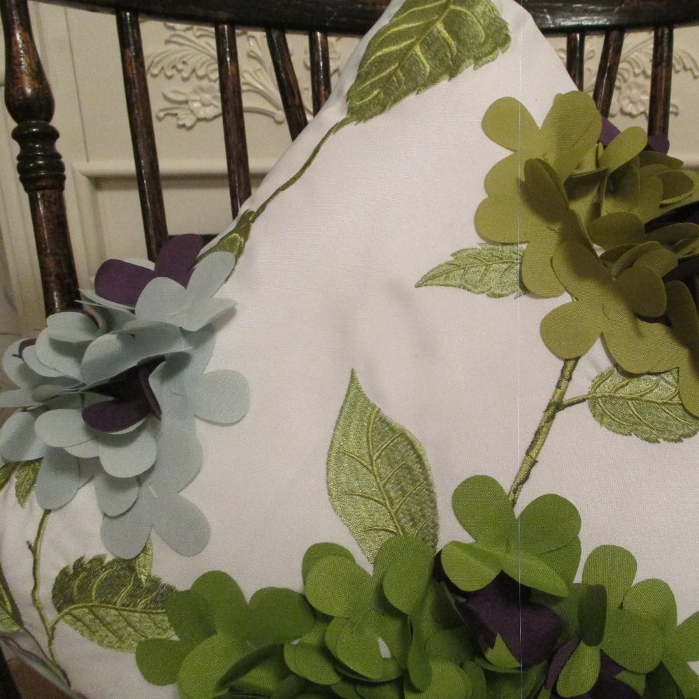Hydrangea 3D Pillow - Picture 8 of 8